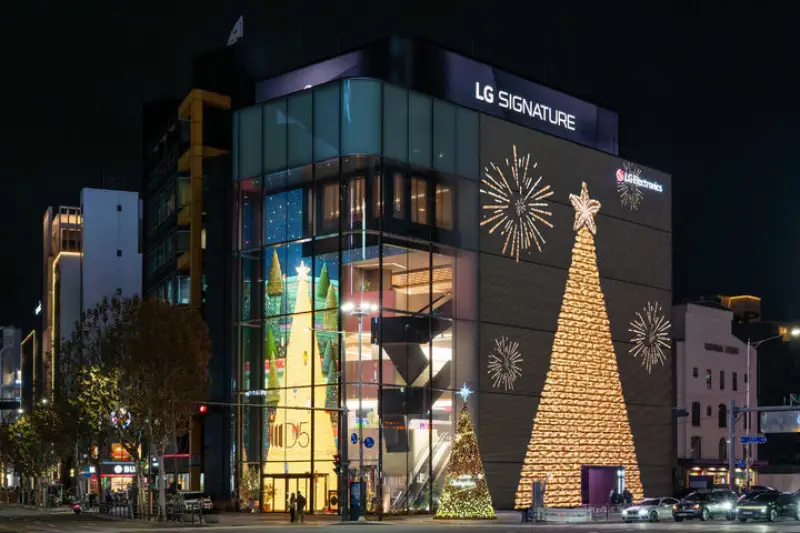 LG전자 플래그십 D5, 도산대로를 밝히는 크리스마스 미디어 파사드