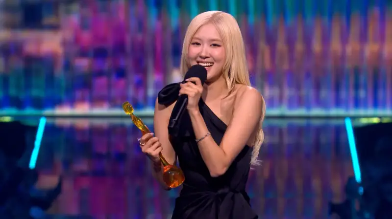 로제, 英 브릿어워즈 수상…K팝 첫 트로피 역사