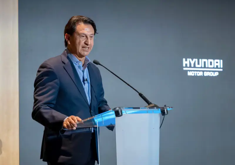 현대차, ‘51종 신차’ 승부수…무뇨스 “이제 자동차 아닌 기술기업”