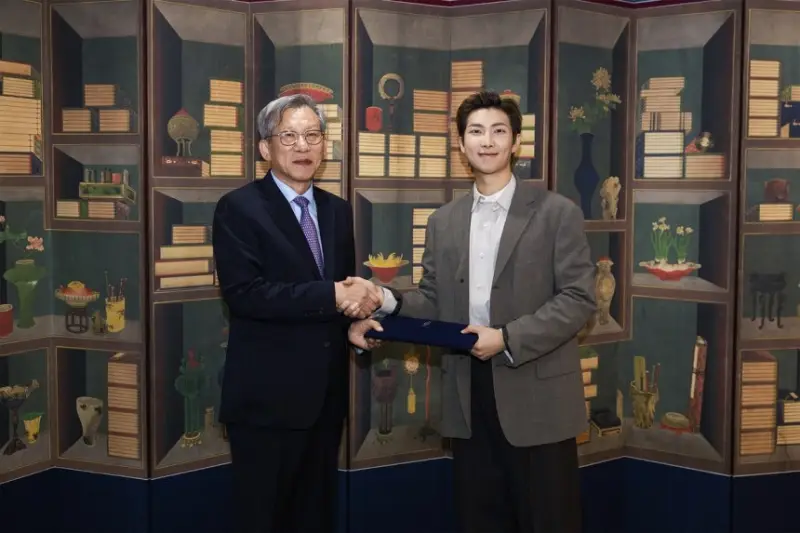 BTS RM, 국립중앙박물관 첫 글로벌 홍보대사 위촉…K-문화유산 세계화 이끈다